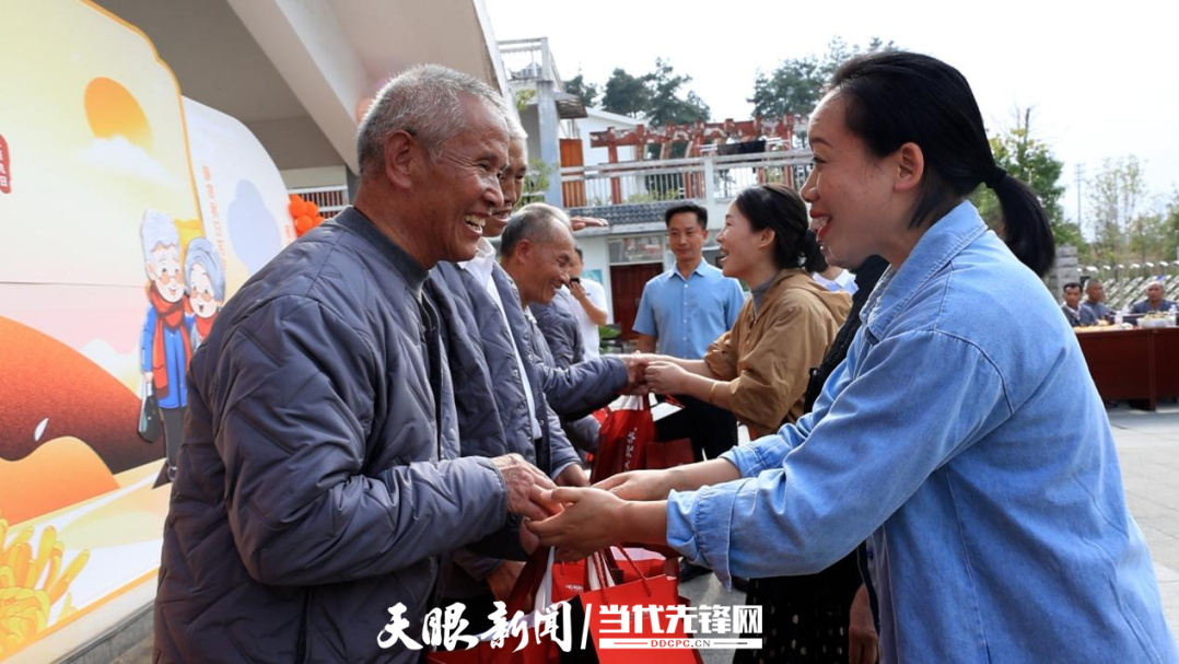 三穗县敬老月活动现场